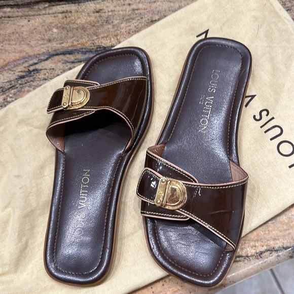 Louis Vuitton patent leather brown flip-flop, rubber soul size 6 - Picture 2 of 5